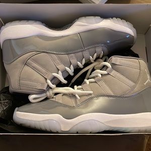 Mens Air Jordan Retro 11 Size 8. Never worn only tried on twice